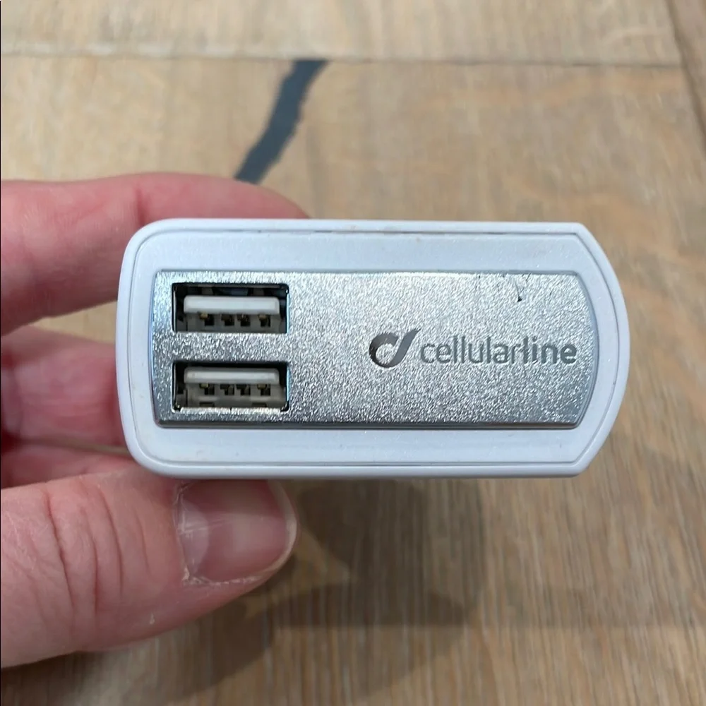 Cellularline Dual USB Wall Charger Adapter White EU Plug 2 Port 3.1A